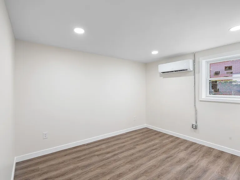 1036 Seymour Ave #B — Photo 9