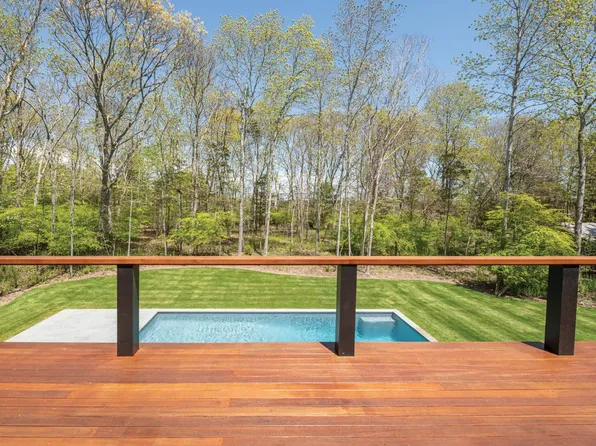 26 Central Ave, East Hampton, NY 11937