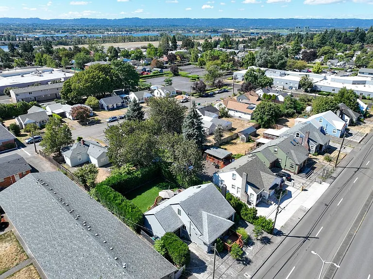 2407 E Mill Plain Blvd — Photo 42
