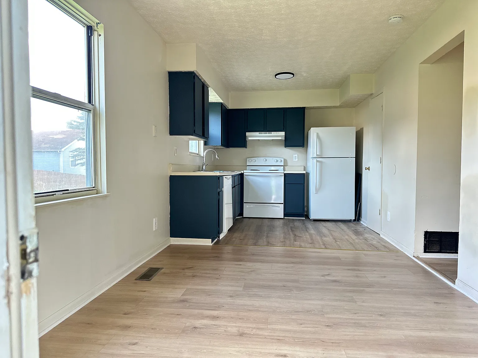 3 bed, 1.5 bath, 1315 sqft, $1,750 — Photo 4