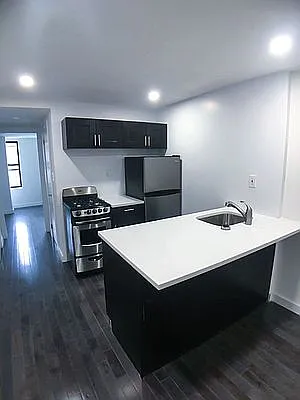 Rented by Kahen Properties | media 16