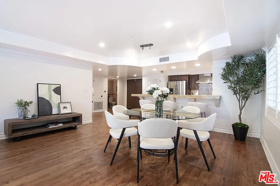 2 bed, 3.0 bath, 1615 sqft, $4,995 — Photo 4
