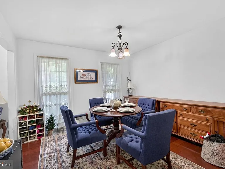8815 Newport Ct — Photo 7