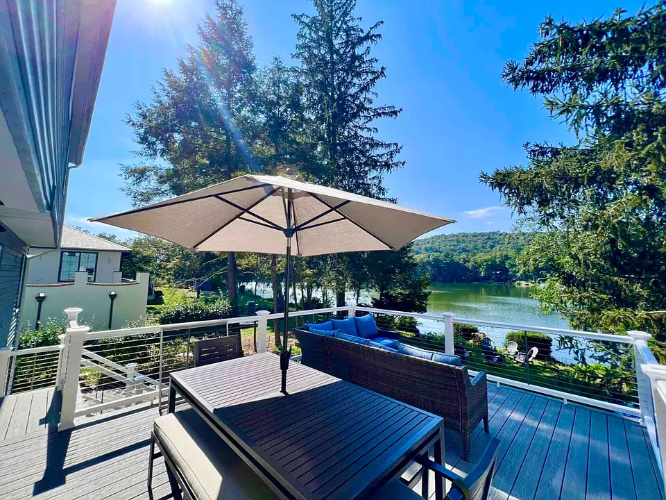 85 Lakeshore Dr