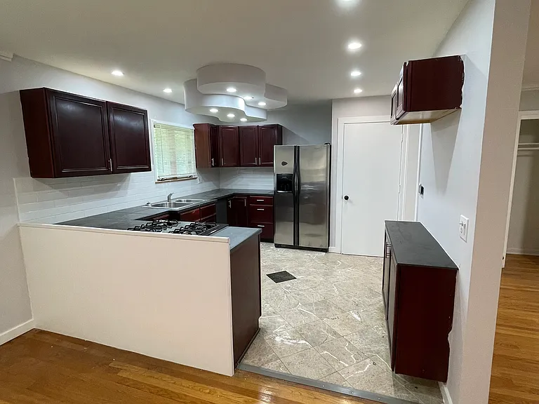 7840 Campbell St — Photo 11