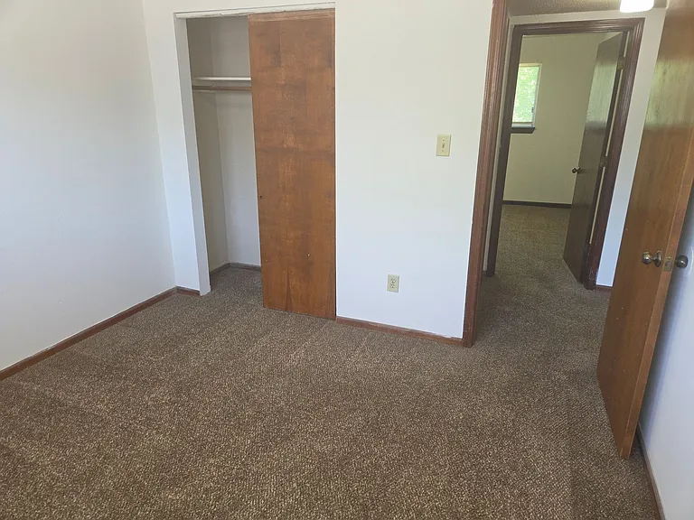 924 W Texas Ave — Photo 9
