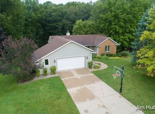 7551 Las Palmas Dr NE, Rockford, MI 49341