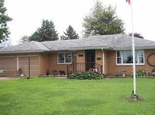 1367 Flagg Rd, Dixon, IL 61021