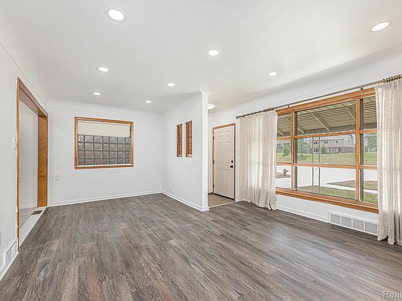 4th image of 5239 E Thirteen Mile Rd