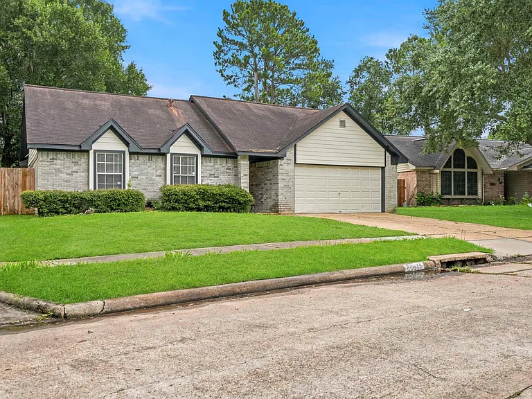 22039 Rivermead Dr — Photo 2