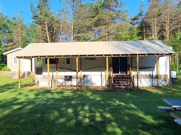 W11222 Sagewood Trl, Crivitz, WI 54114
