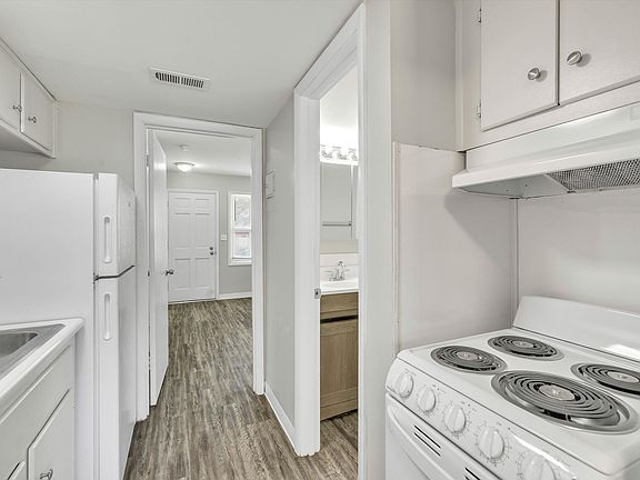 3rd image of 3901 Bellemeade Ave #1