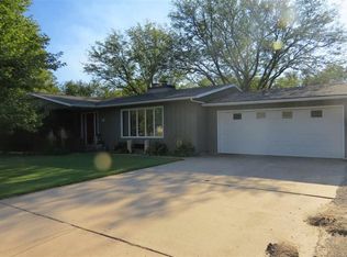 525 Park Pl, Moundridge, KS 67107