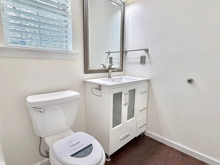 337 NE Sheila Dr — Photo 25
