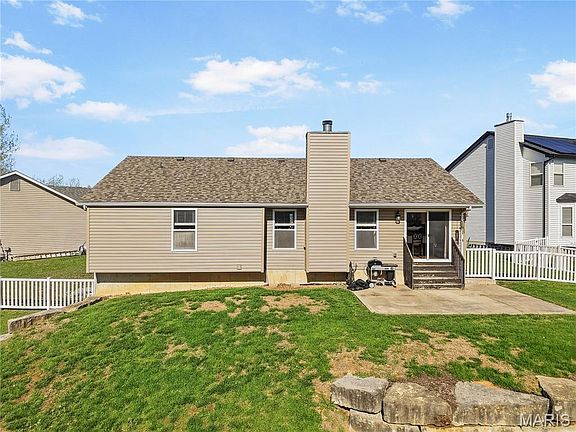 3rd image of 30 Colonial Creek Ct