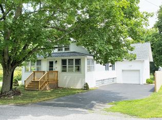 14 Pine St, Claverack, NY 12513