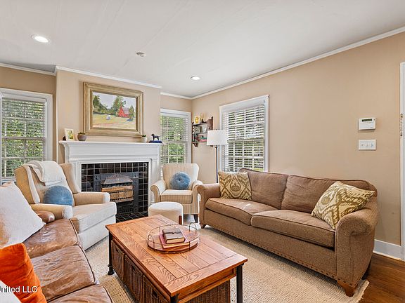 4th image of 141 River Park Dr