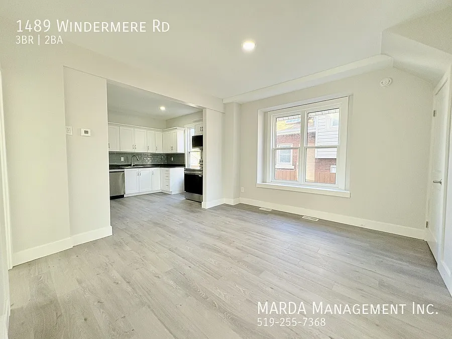 Fully Renovated 3 Bed+ Den/2 Bath House + Utilities — Photo 4