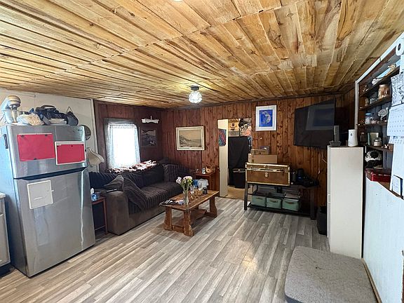 2nd image of 212 W Park Rd