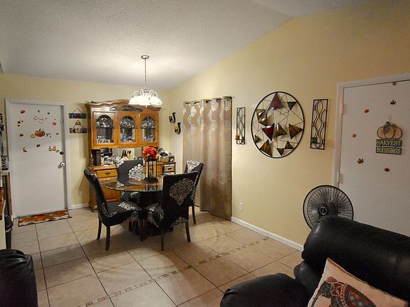 5th image of 2822 Hertha Ave