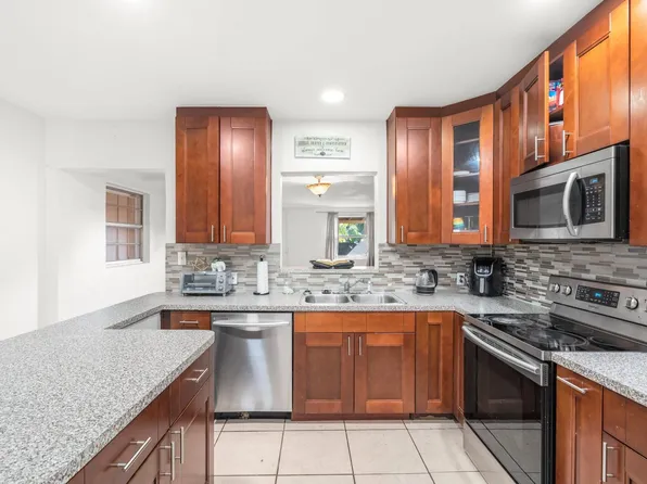 6860 SW 18th Court, North Lauderdale, FL 33068