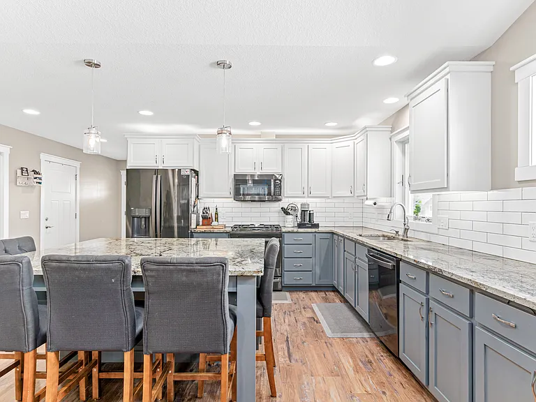898 Brentwood Cir — Photo 6