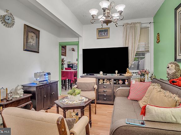 3rd image of 522 Curtin St