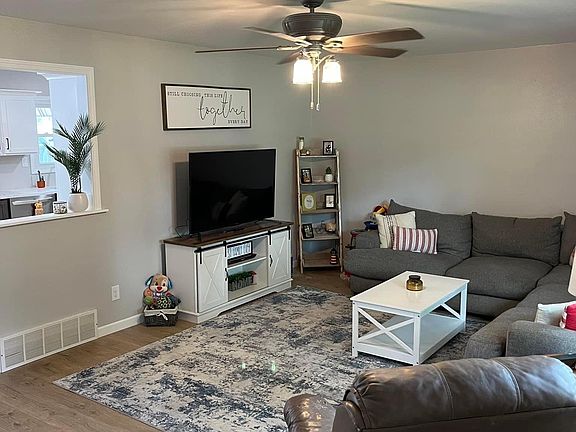 2nd image of 808 Flaggland Dr
