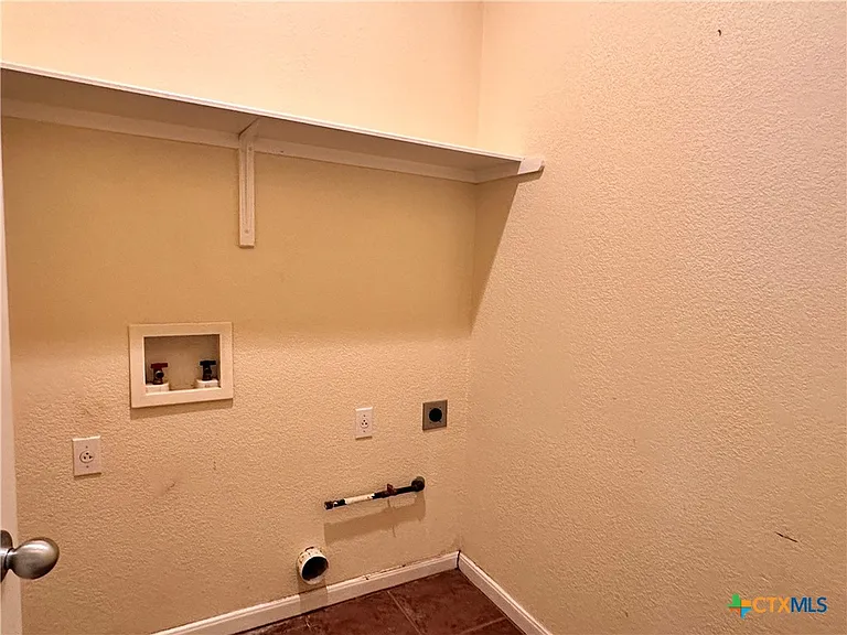 2050 Lisa Ln — Photo 21