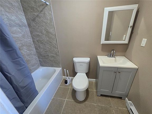 3rd image of 1135 E 4th St #1