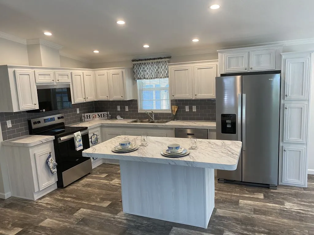 2 bed, 2.0 bath, 1244 sqft, $1,599 — Photo 3