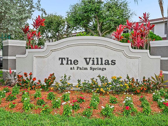 3rd image of 304 N Palm Villas Way