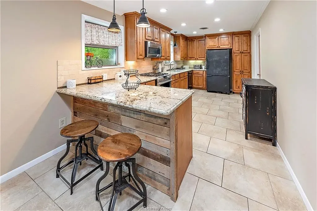 3 bed, 1857 sqft, $2,098 — Photo 4