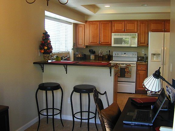 Upgraded Kitchen w/ Breakfast Bar