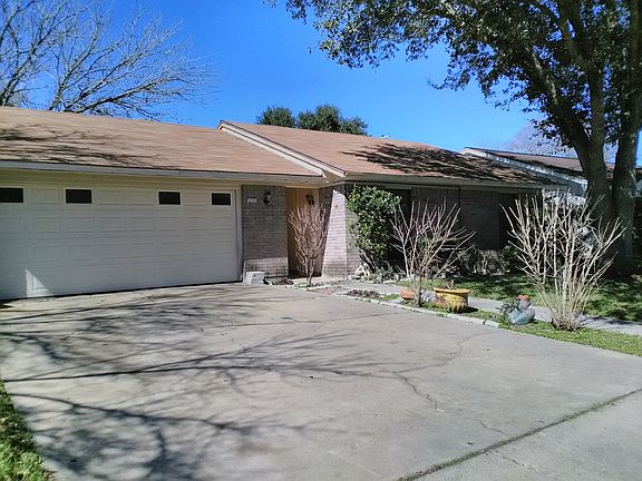 3rd image of 208 Monterrey Dr
