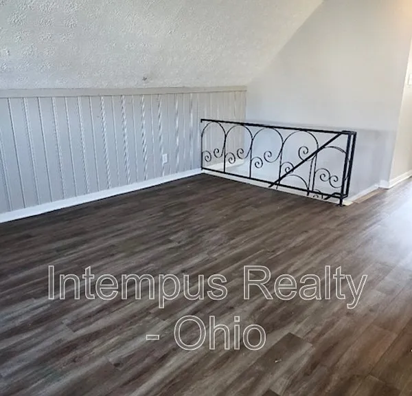 3925 Irwin Ave — Photo 10