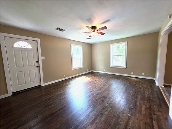 3rd image of 2406 Elizabeth Dr