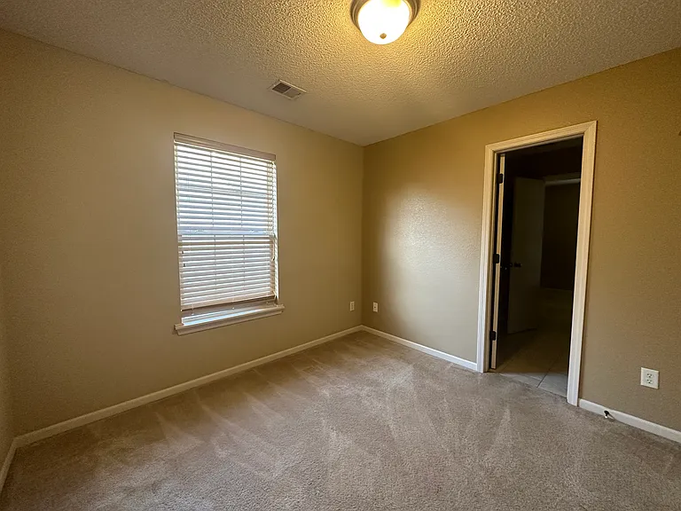 9869 N Lewis Ave — Photo 13