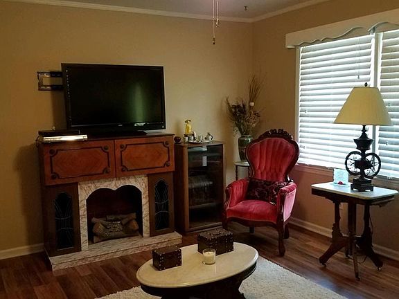 4th image of 2902 Kent Dr