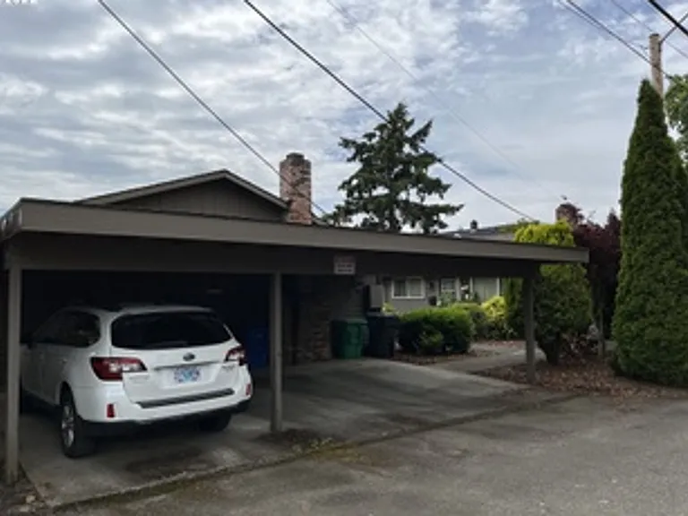 6719-6729 SE Woodstock Blvd — Photo 11