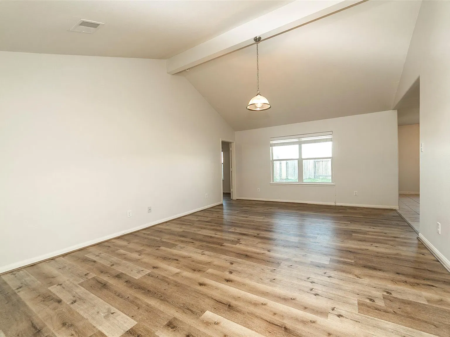 4 bed, 2.0 bath, 1654 sqft, $1,860 — Photo 3