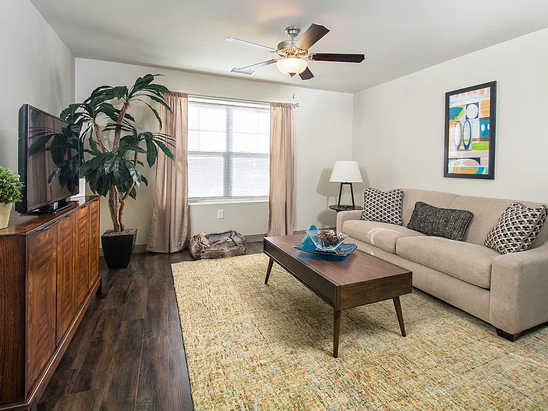 Residences at Maple Glen — Photo 8