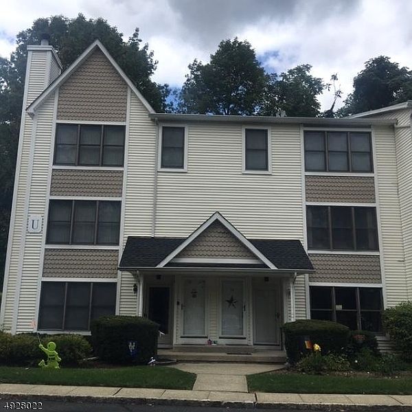 1st image of 64 PORTSMOUTH CT