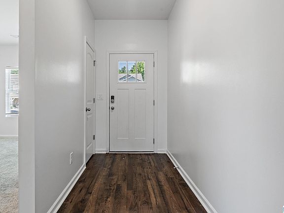 5th image of 1016 Flyway View Ln