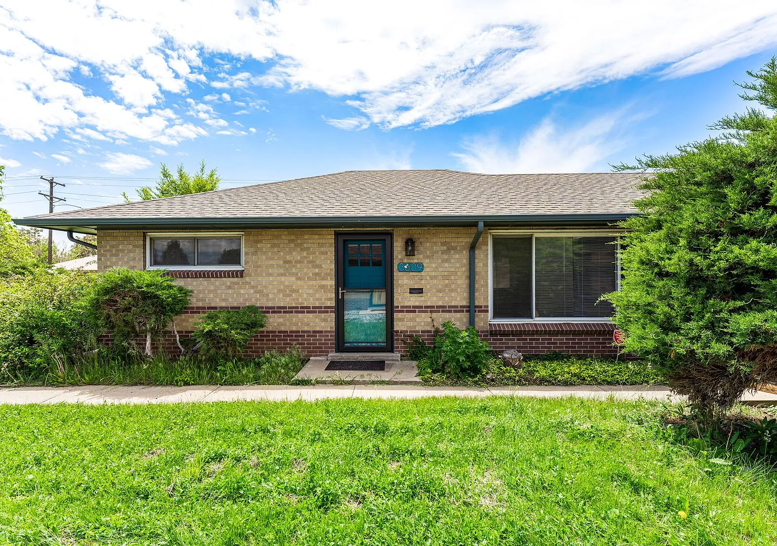 North Park Hill Denver Updated Townhome — Photo 1