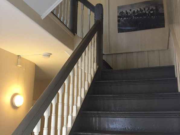 4 Pond St APT 2, Greenfield, MA 01301