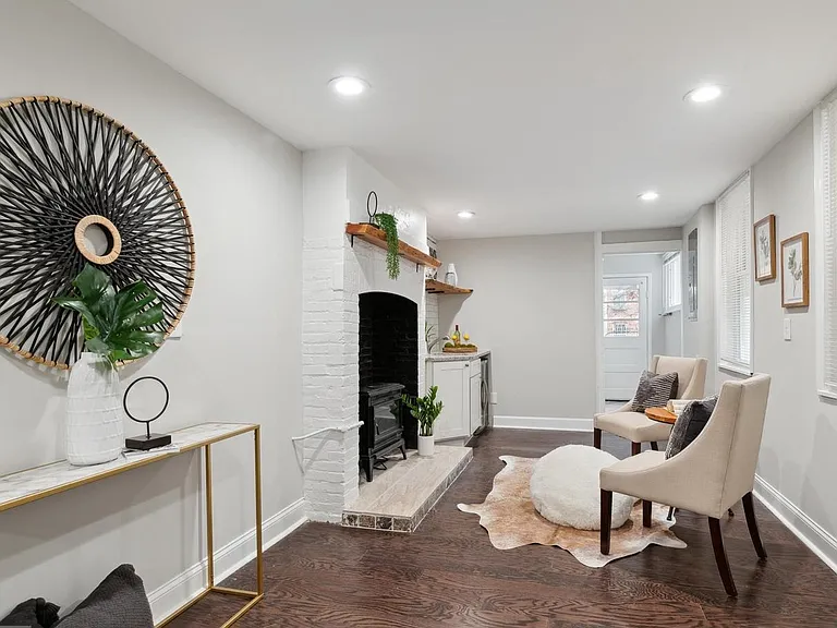 214 Warren Ave — Photo 6