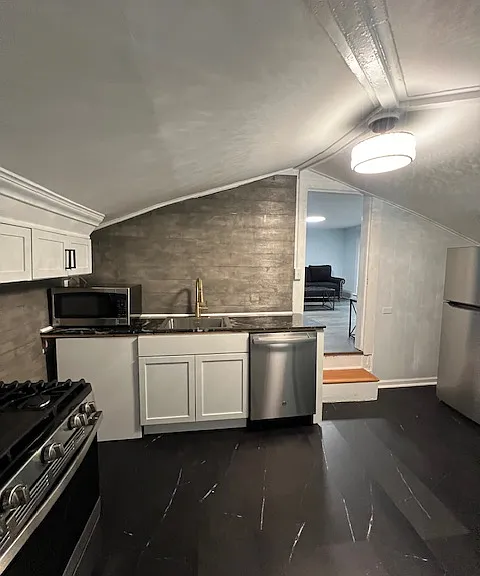 1211 Madison St #2 — Photo 16
