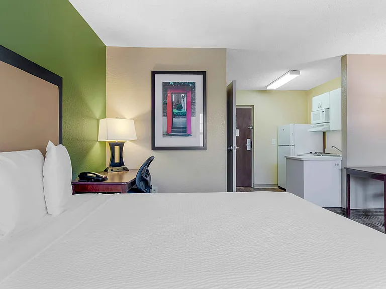 Studio Suite - 1 Queen Bed