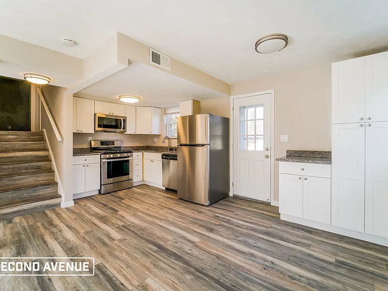 512 Holly Dr — Photo 4